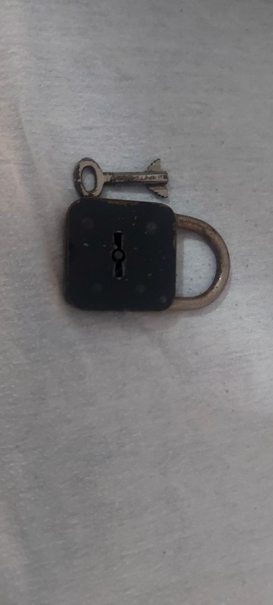 Candado antiguo con llave #