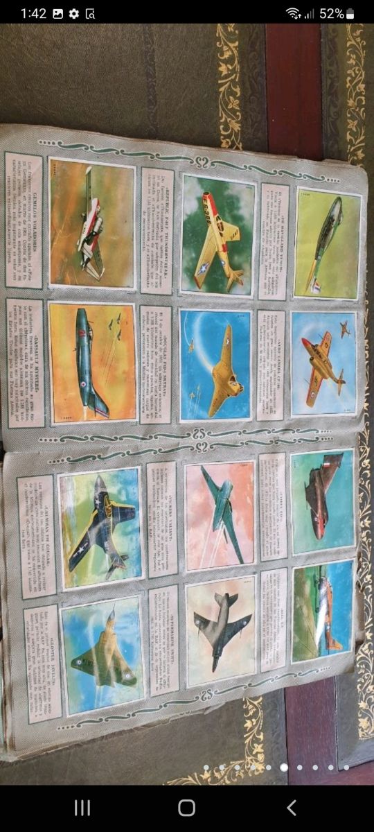 Vecchio album di carte collezionabili