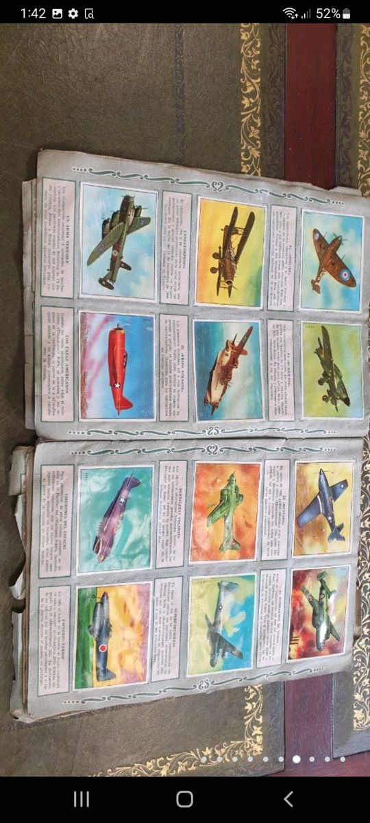 Vecchio album di carte collezionabili