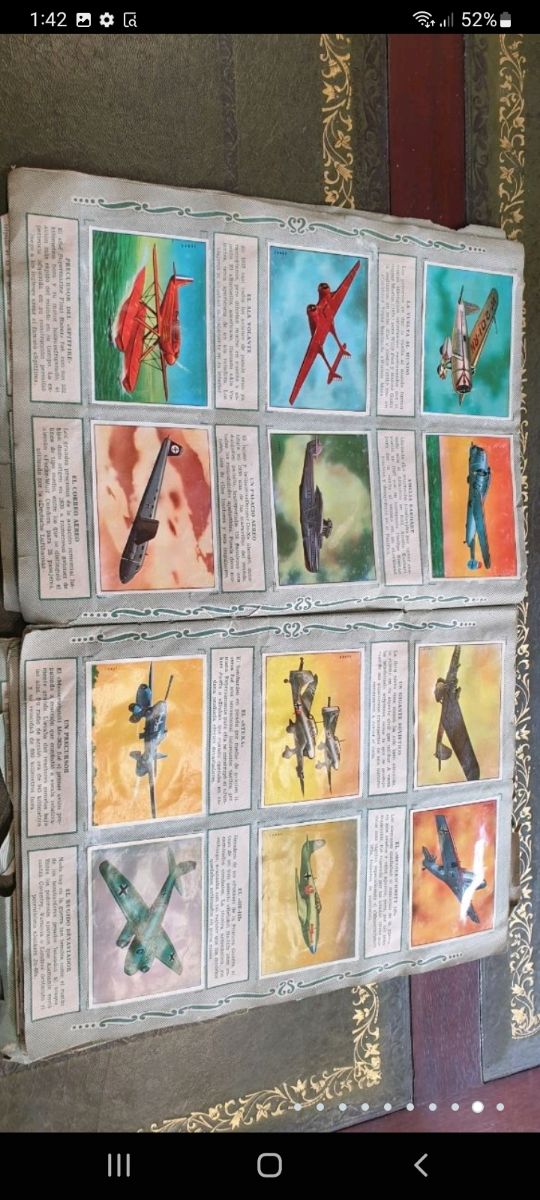 Vecchio album di carte collezionabili