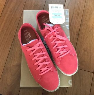 TOMS Coral Pink Hibiscus Ante y Esparto