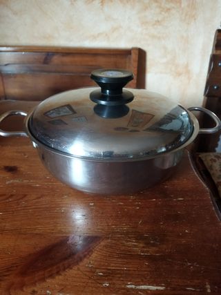 pentola in acciaio con coperchio mis 30x10peso kg2