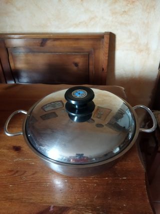 pentola in acciaio con coperchio mis 30x10peso kg2