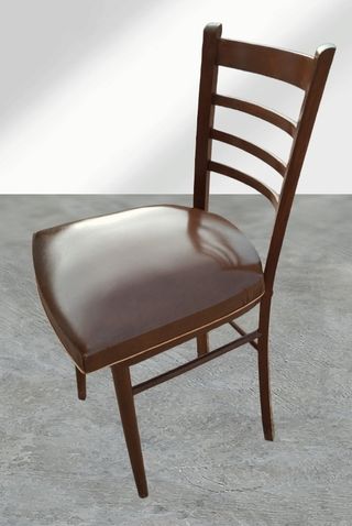 Silla modernista de antigua masia rural