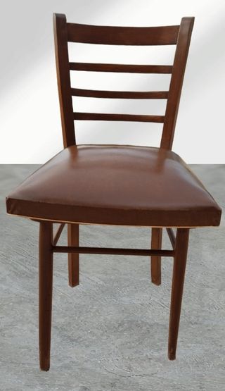 Silla modernista de antigua masia rural