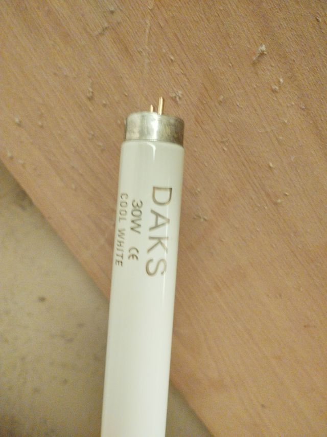 Tubos fluorescentes 30W de segunda mano por 20 EUR en Calatayud en WALLAPOP