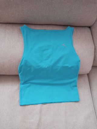 Camiseta elástica con sujetador