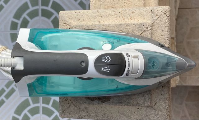 Plancha de vapor Ufesa 2400W usada muy poco