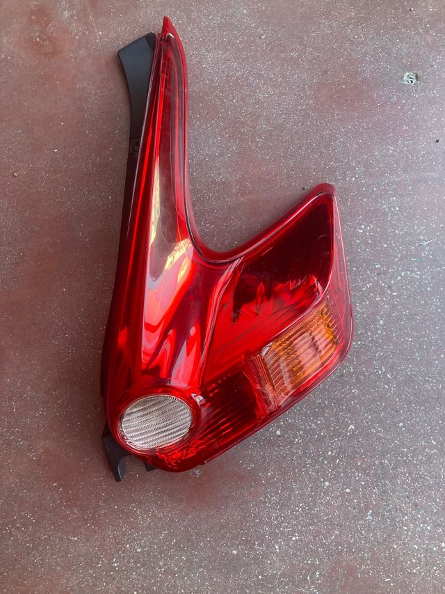 Piloto trasero derecho Nissan juke