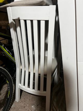 Mesa lacada blanca y sillas