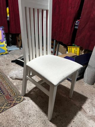 Mesa lacada blanca y sillas