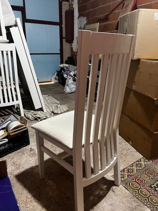Mesa lacada blanca y sillas