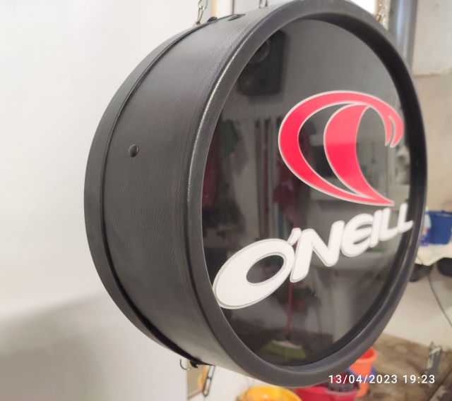 Cartello luminoso O'Neill.