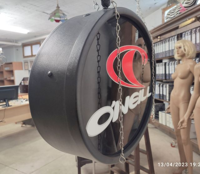 Cartello luminoso O'Neill.