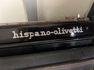 Máquina de escribir española hispano olivetti