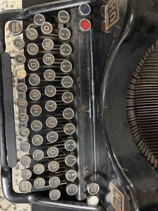 Máquina de escribir española hispano olivetti