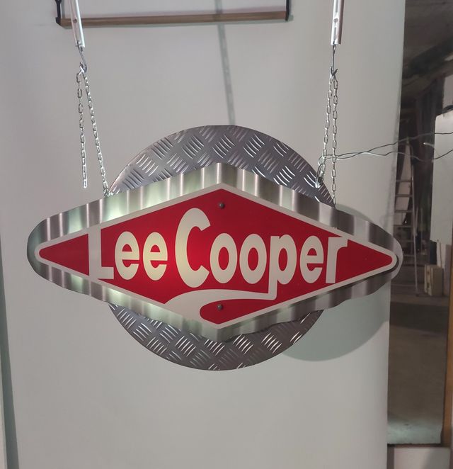 Cartello luminoso. Cartello pubblicitario