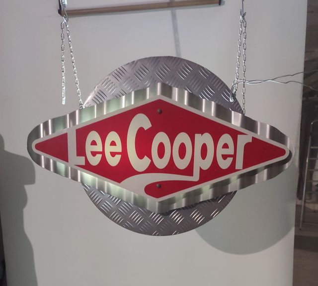 Cartello luminoso. Cartello pubblicitario