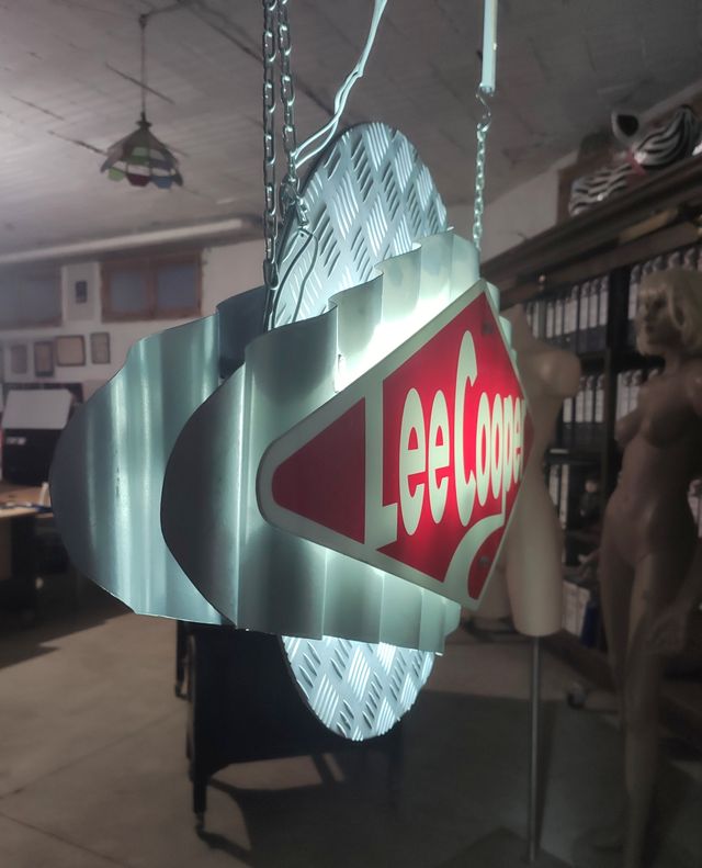 Cartello luminoso. Cartello pubblicitario