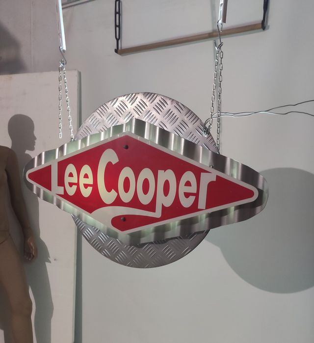 Cartello luminoso. Cartello pubblicitario