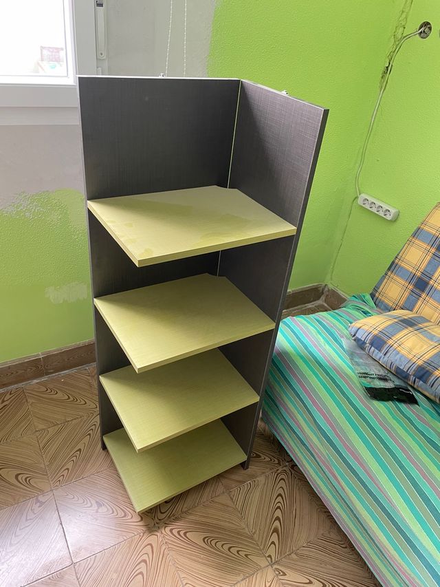 Estantería esquinera