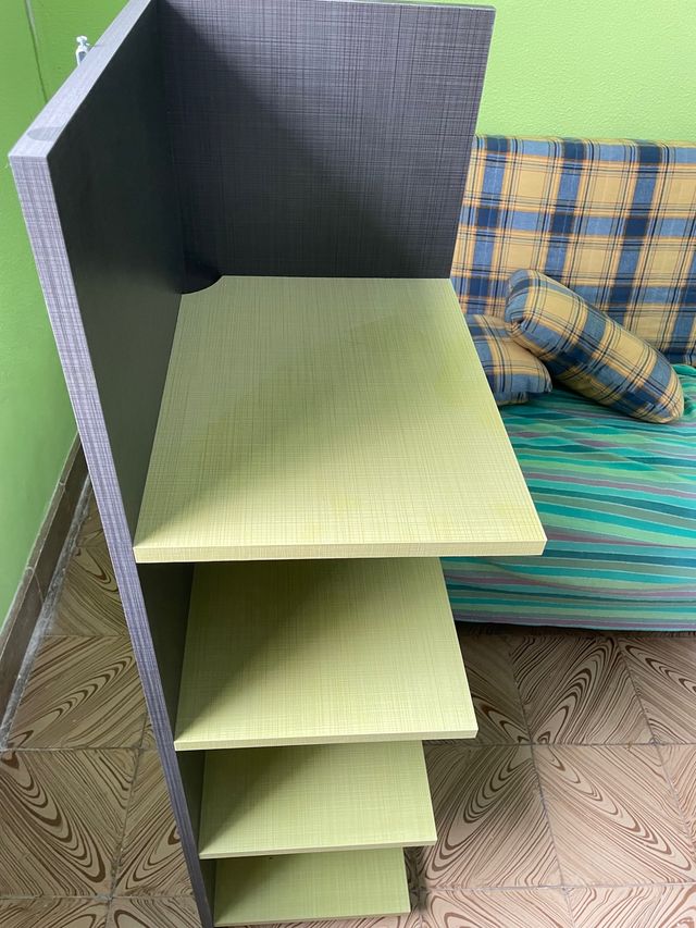 Estantería esquinera