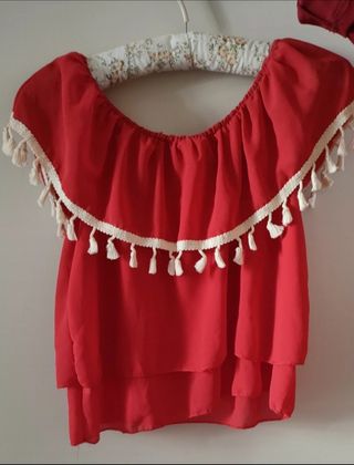 blusa roja sin mangas