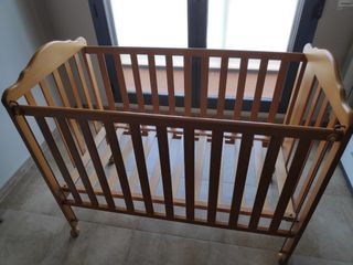 Cuna de madera