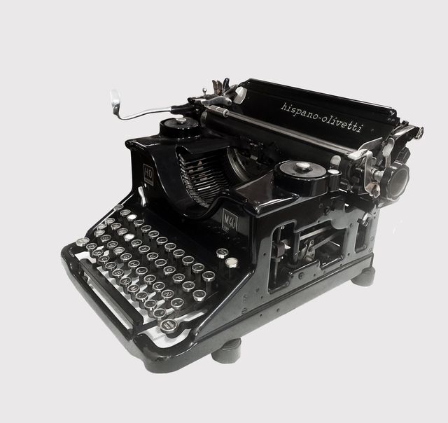 Macchina da scrivere. OLIVETTI ISPANO M40