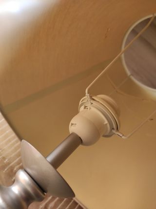 Lámpara de Pie con barra de metal