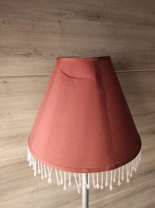 Lámpara de Pie con barra de metal