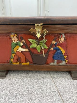 baules de madera maciza