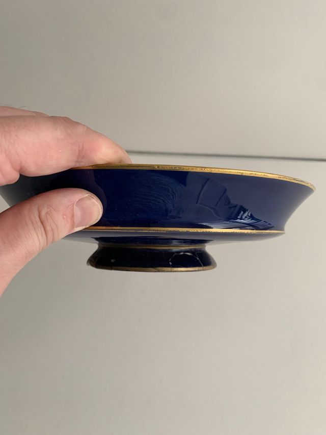 Antigua fuente decorada