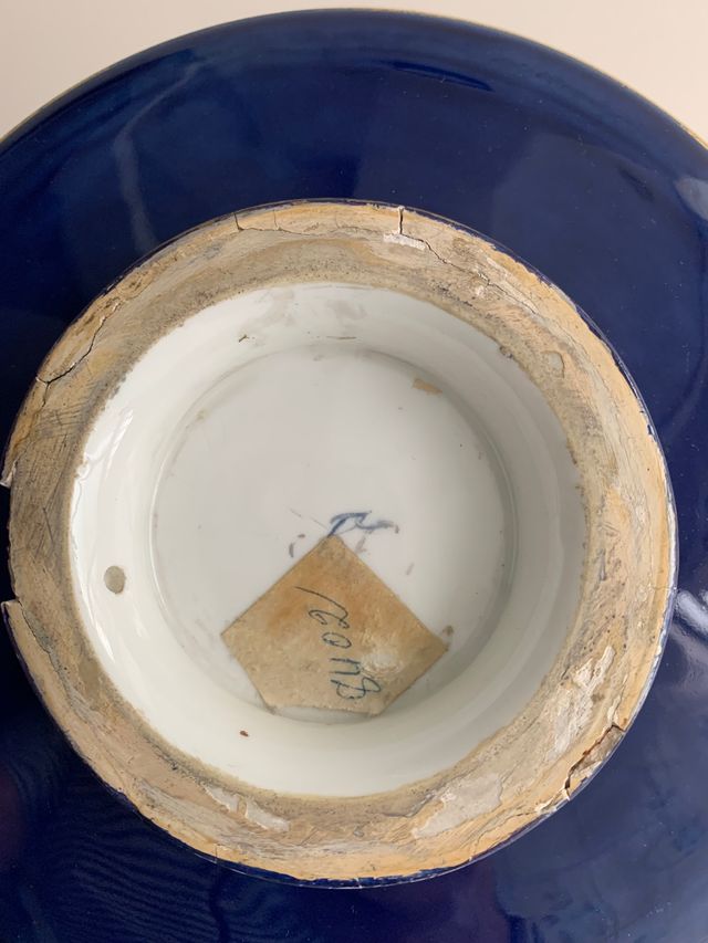 Antigua fuente decorada