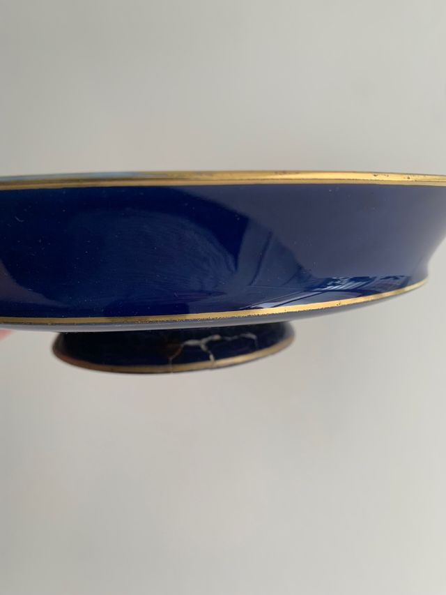 Antigua fuente decorada