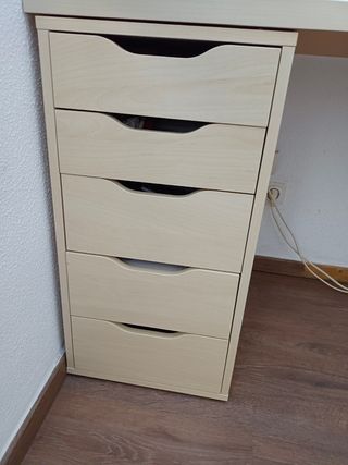 Mesa escritorio de madera con cajones