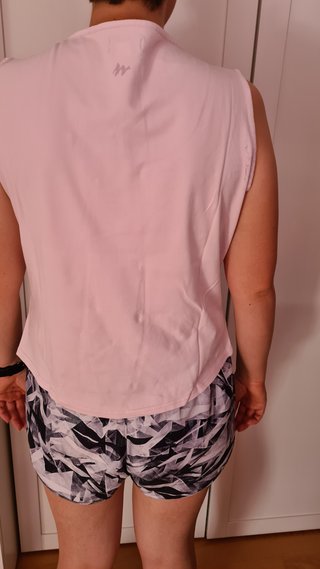 Camiseta hombrera rosa claro