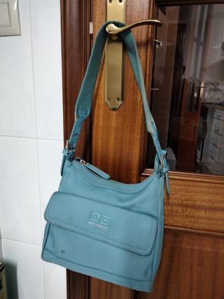 bolso color azul Adolfo Domínguez 