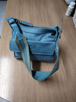 bolso color azul Adolfo Domínguez 