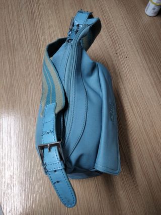 bolso color azul Adolfo Domínguez 