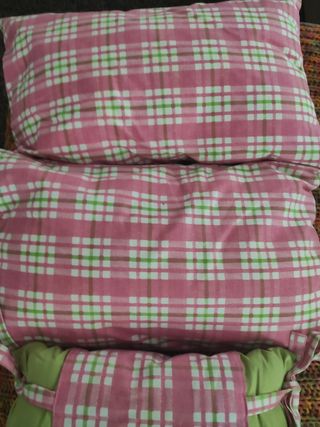 Cojines variados y juveniles