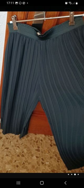 pantalones anchos negros plisado palazzo