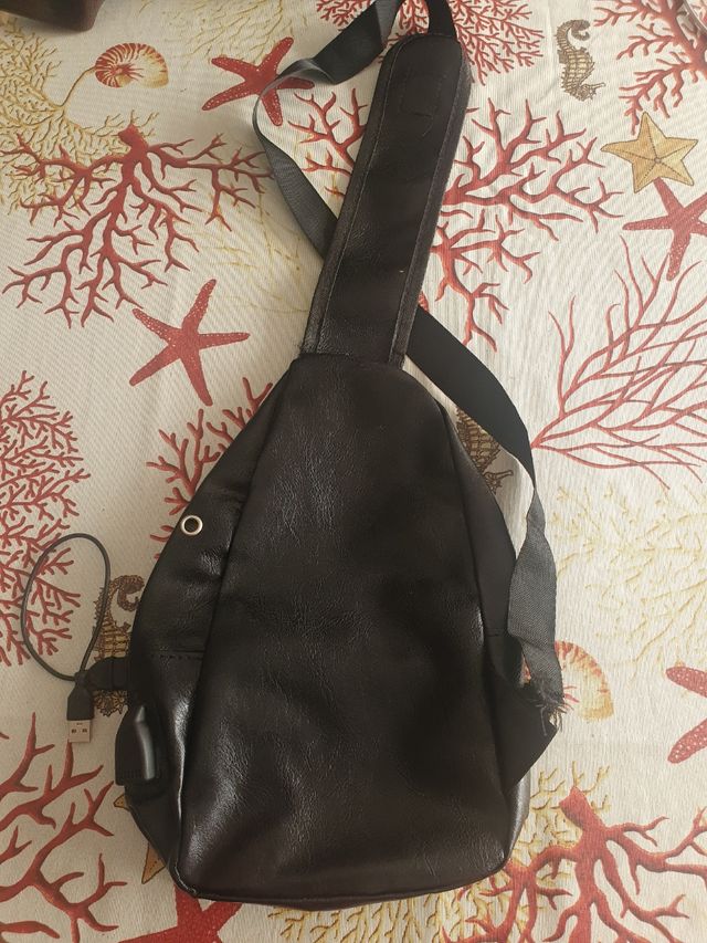 Marsupio monospalla similpelle nera