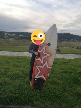 Tabla de surf MUY BUENAS CONDICIONES