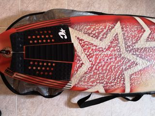 Tabla de surf MUY BUENAS CONDICIONES