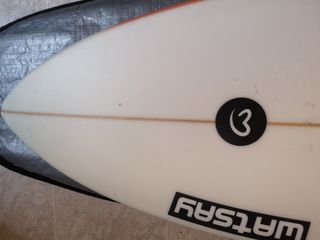Tabla de surf MUY BUENAS CONDICIONES