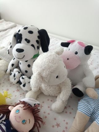 5 muñecos de peluche 