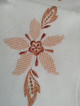 Sábana bordada algodón.
