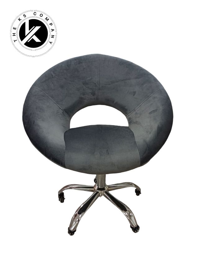 Sedia per manicure grigia.