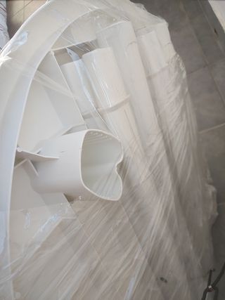 Mesa redonda blanca de plastico